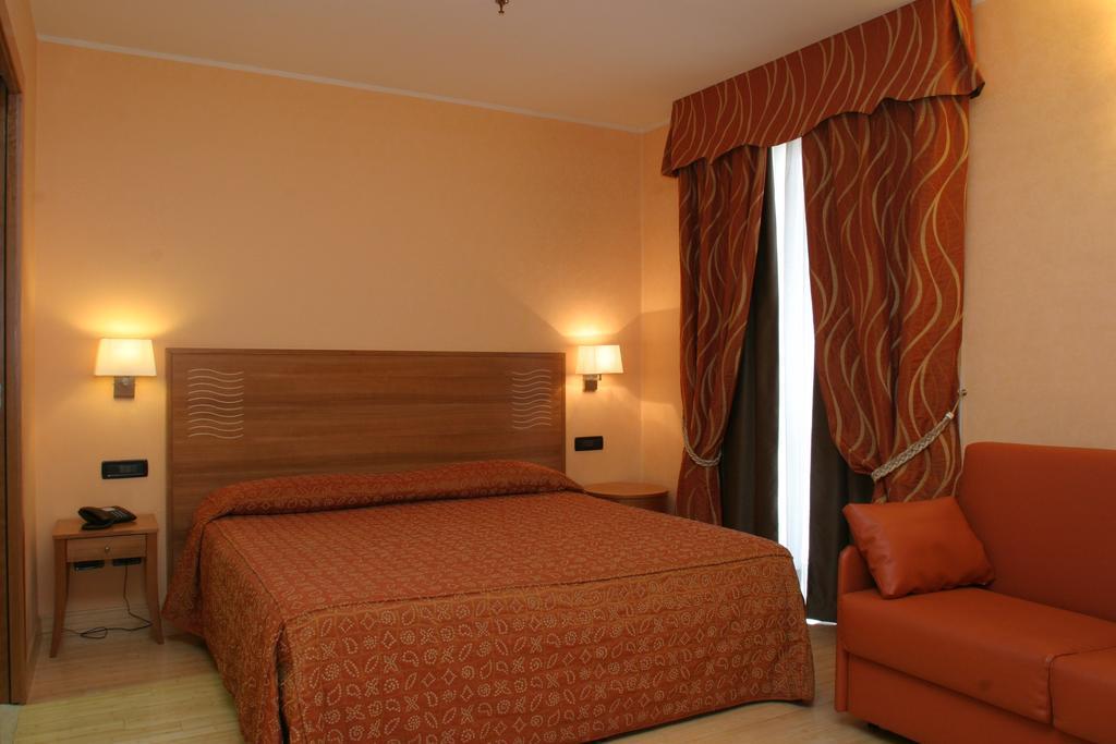 Hotel Continental Torino Szoba fotó